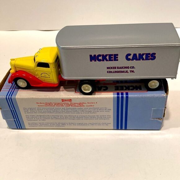 MCKEE CAKES Baking Semi Tractor Trailer Truck Die Cast - Picture 5 of 8